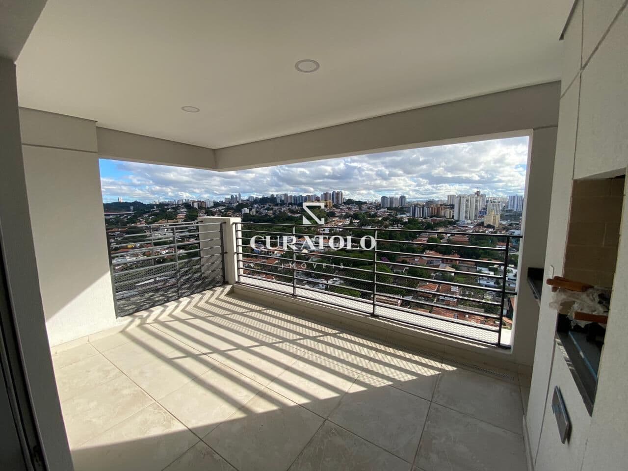 Apartamento à venda com 91m², 3 quartos, vaga e varanda na Vila Progredior, São Paulo.