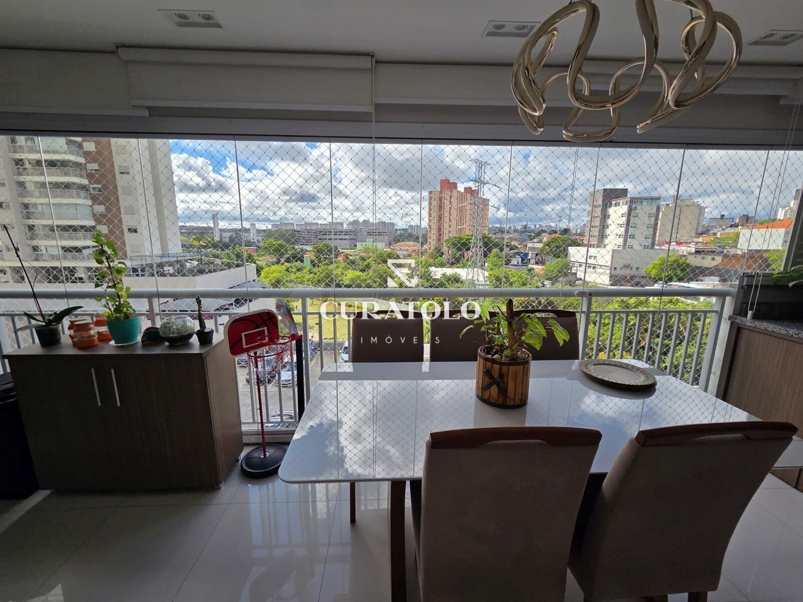 Apartamento à venda com 71 m², 3 quartos, varanda gourmet e 2 vagas em Santo Amaro, São Paulo.