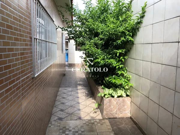 Investimento Inteligente: Casa térrea com 4 vagas, quintal com churrasqueira, depósito e jardim na Vila Califórnia ao lado da Av. do Estado