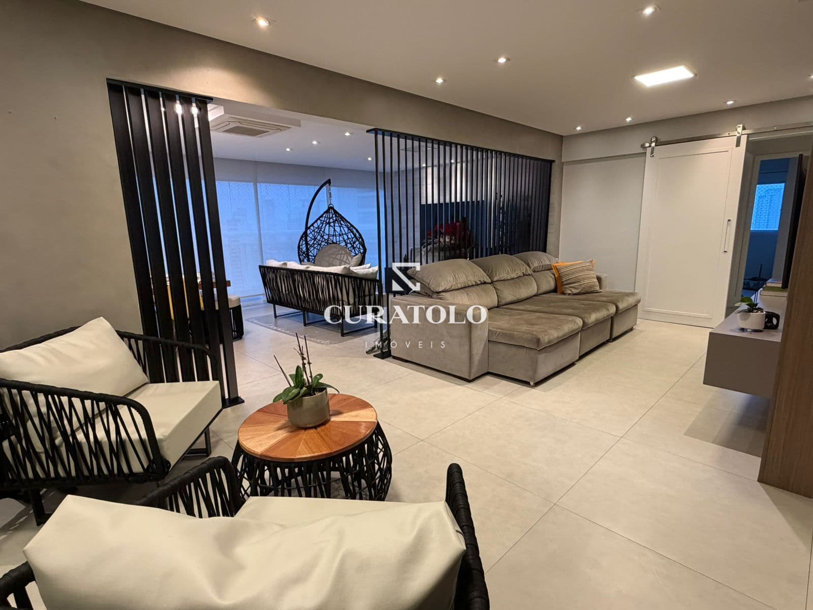 Apartamento à venda com 120 m², 3 suítes, varanda e 2 vagas, Santana, São Paulo.