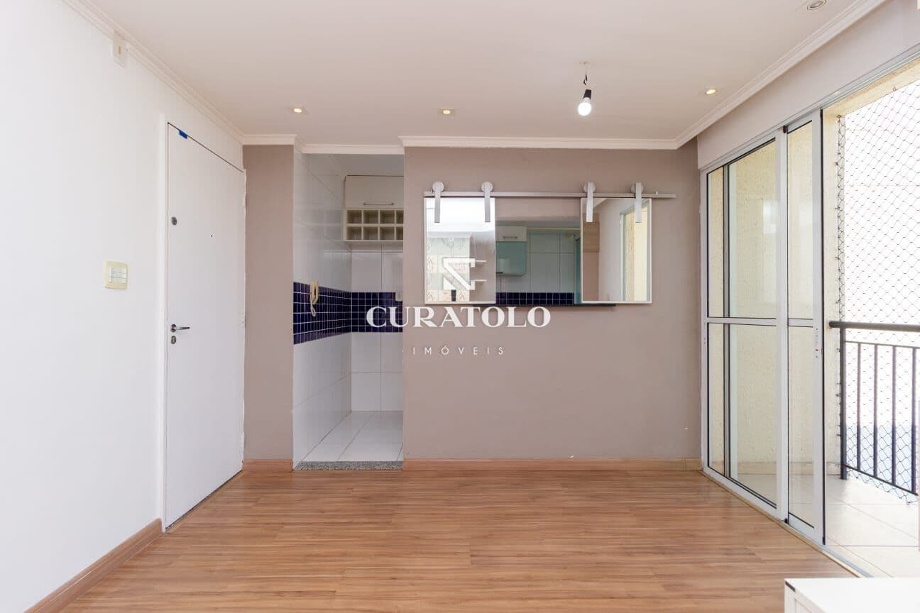 Apartamento à venda, de 2 quartos, varanda e 1 vaga no Parque São Lucas