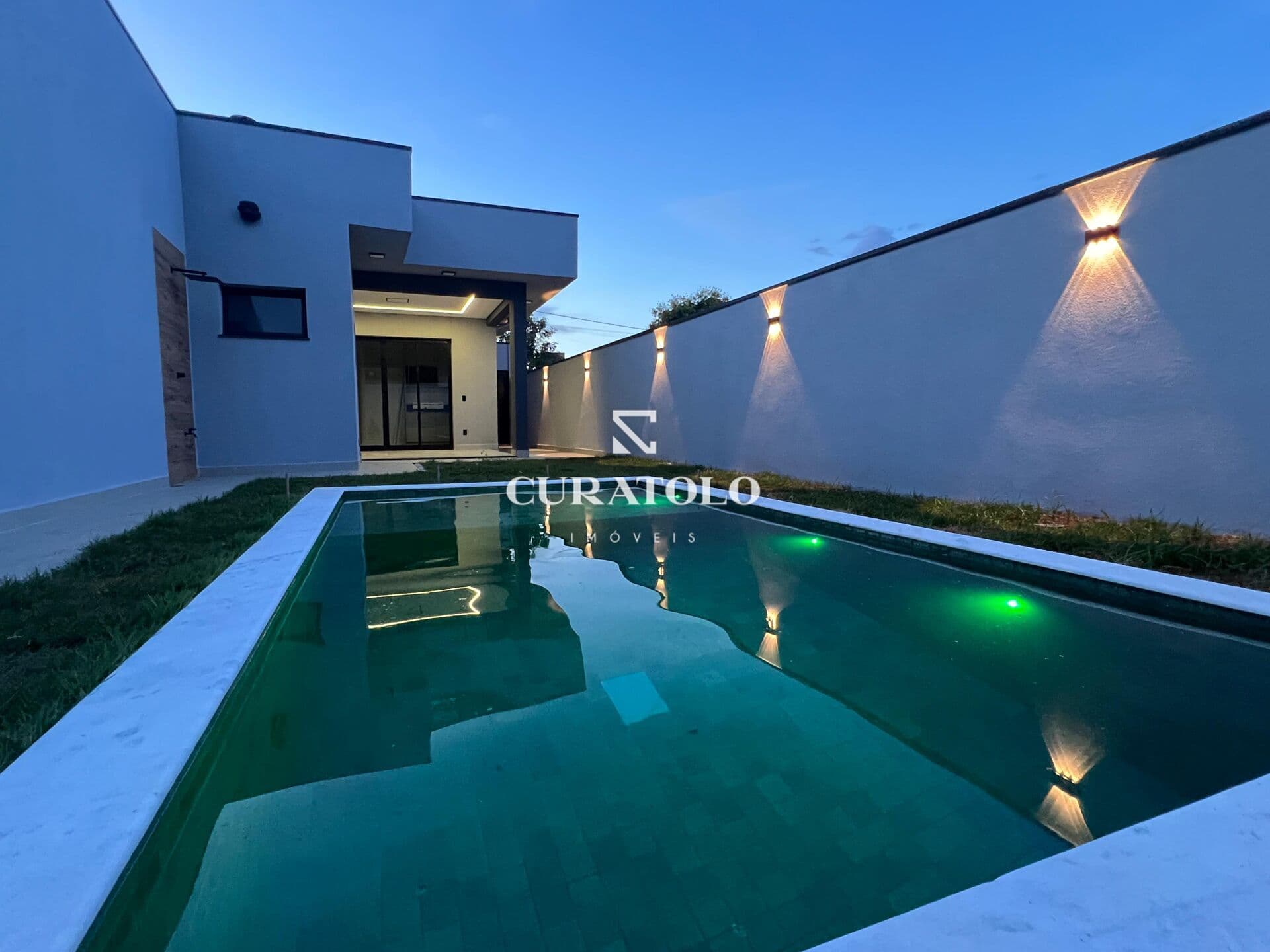 Viva o sonho de ter um lar no interior de São Paulo- Casa em condomínio com 206 m² 3 Quartos/suítes, 4 vagas e lazer completo - Em Itu