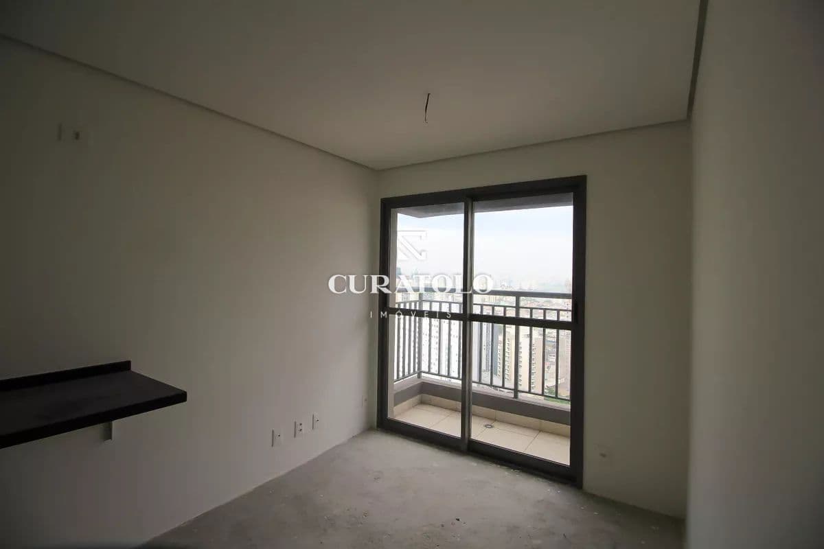 Apartamento à venda com 43 m², 2 quartos e varanda na Vila Prudente, São Paulo.