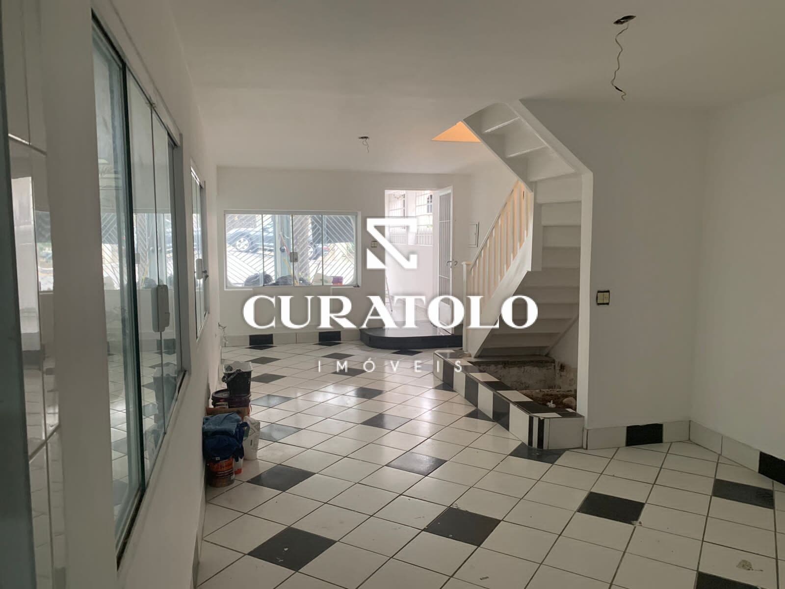 Sobrado com 4 dorms, 3 suítes, quintal, churrasqueira e 6 vagas - Aclimação