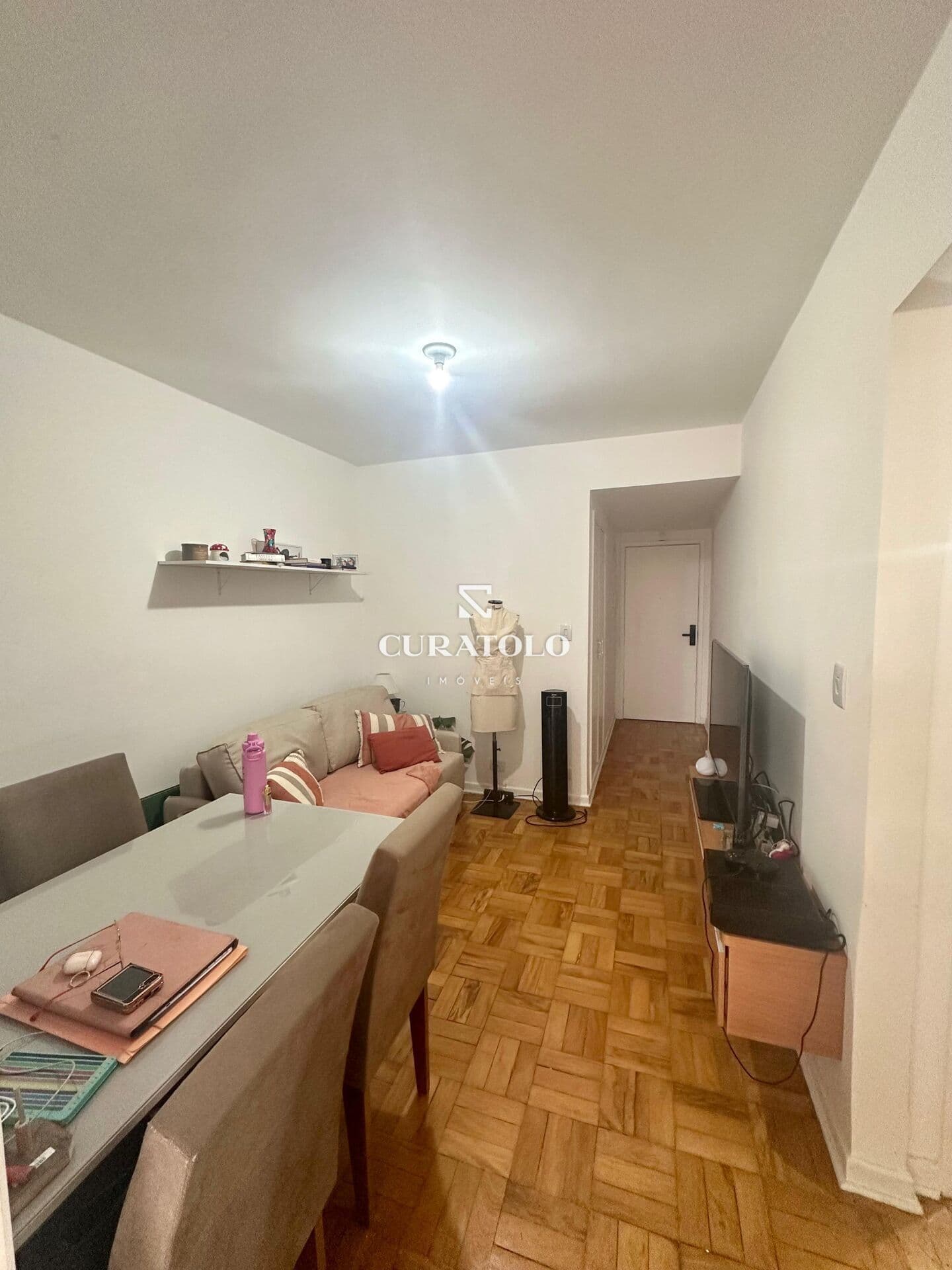 Experimente a vida urbana do bairro Santa Cecília, a 4 min a pé do Metrô Marechal Deodoro: apartamento de 1 quarto, mobiliado, perfeito para moradia ou investimento