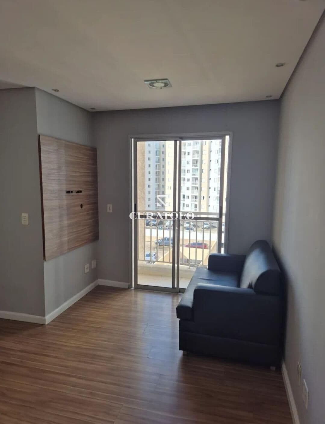 Apartamento à venda com 50 m², 2 quartos, varanda e vaga na Tatuapé, São Paulo.