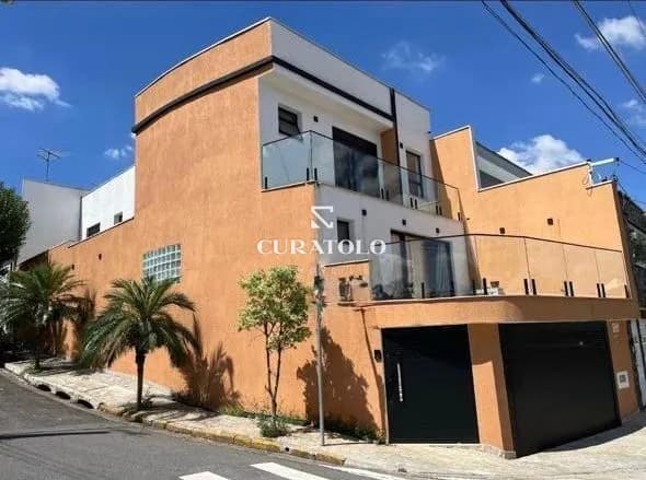 Casa/sobrado à venda com 258 m², 3 suítes e 2 vagas no Olímpico, São Caetano do Sul.