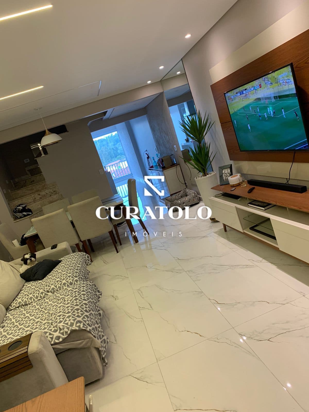 EXCELENTE SOBRADO COM 2 SUÍTES, ÁREA GOURMET, VARANDA E GARAGEM COBERTA - JARDIM REGINA