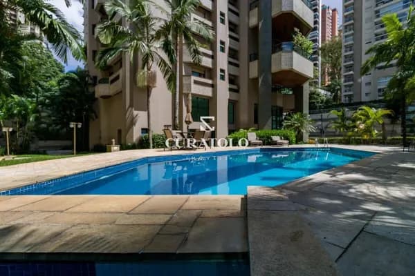 Apartamento alto padrão à venda de 3 suítes no Morumbi, São Paulo.
