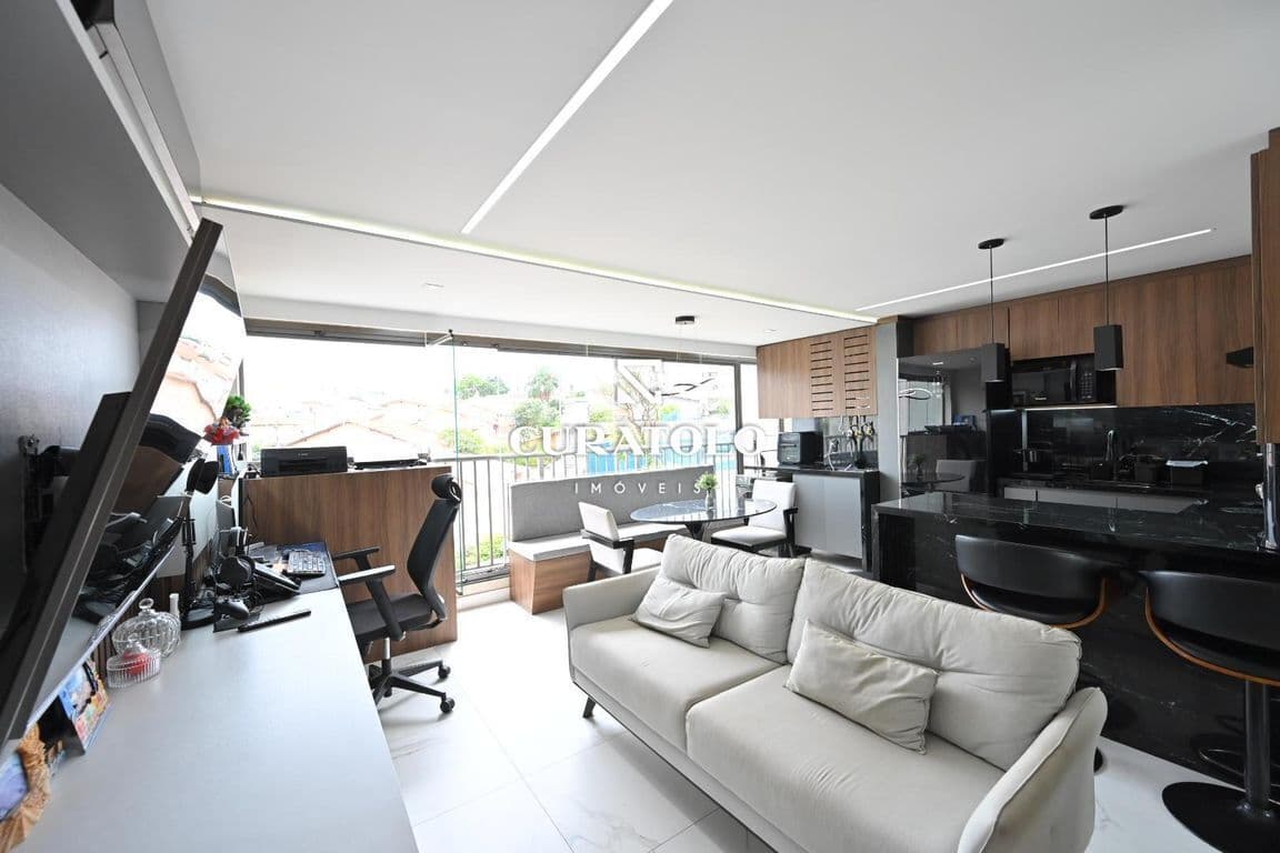 Apartamento à venda com 57 m², 2 quartos, varanda e vaga na Chácara Inglesa, São Paulo.