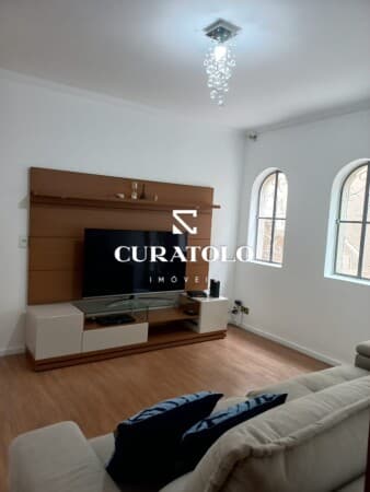 Casa com 1 dormitório, quintal e 2 vagas - Vila Ema