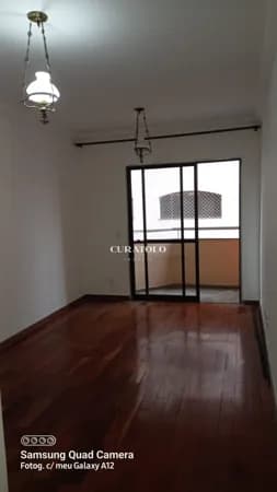 Procurando morar ou investir em Santo André, esta é a oportunidade perfeita para você: apartamento de 1 Quarto, com vaga e varanda na Vila Alzira