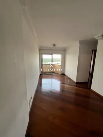 Apartamento à venda com 60 m², 3 quartos, varanda e 2 vagas na Vila Guarani, São Paulo.