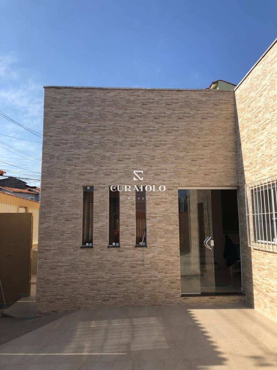 Venha conhecer a casa ideal para viver com conforto no Nova Petrópolis, em São Bernardo: Casa com 2 quartos, 4 vagas e amplo quintal