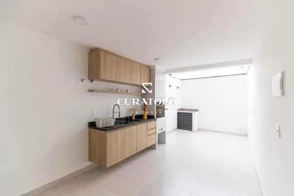 Casa/sobrado à venda com 140 m², 3 suítes, 2 vagas e espaço gourmet, na Vila Isolina Mazzei, São Paulo.