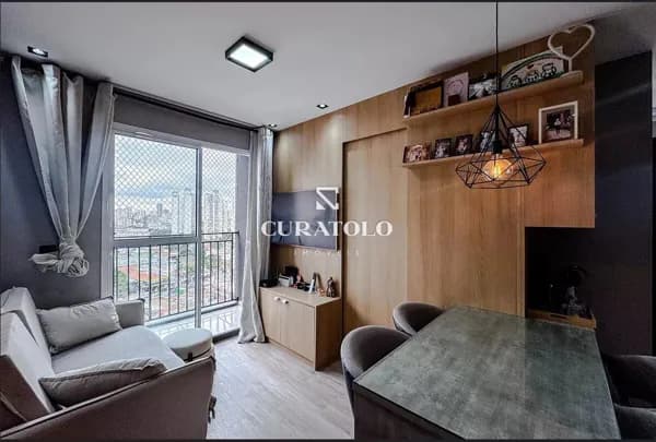 Apartamento à venda 37 m², com 2 quartos e varanda, Belenzinho, São Paulo.