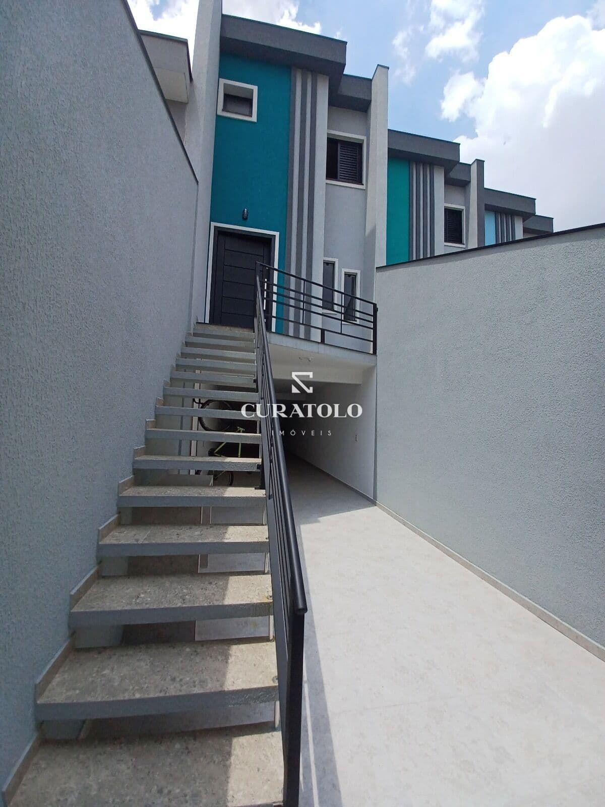 Conheça esta casa nova à venda no Sacomã, com 3 quartos, 3 vagas e área gourmet