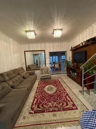 Conheça esta linda casa à venda no Anália Franco, de 200 m², com 3 quartos, 4 vagas e piscina, esta casa é perfeita para você e sua família.
