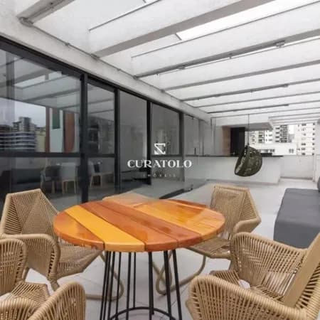 Apartamento Studio à venda em Pinheiros, ao lado do Metrô Clínicas, com varanda e lazer completo.