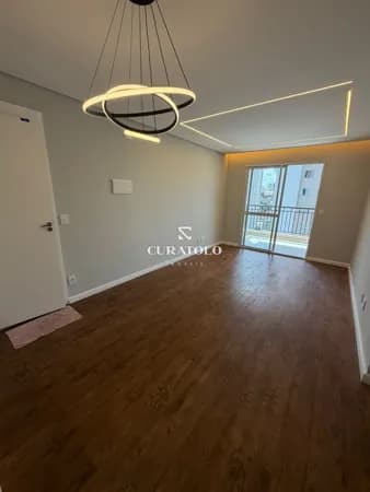 Apartamento à venda com 69 m², 2 quartos, varanda e 1 vaga no Tatuapé, São Paulo.