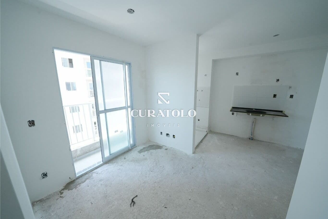 Apartamento novo à venda com 32 m², 2 quartos, vaga e varanda em Itaquera, São Paulo.