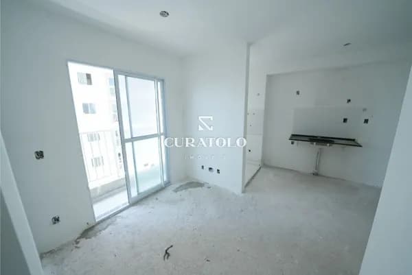 Apartamento novo à venda com 32 m², 2 quartos, vaga e varanda em Itaquera, São Paulo.