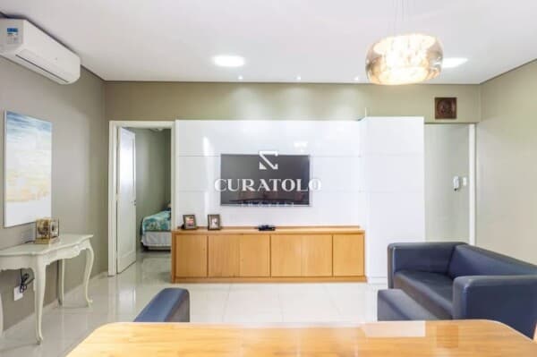 Viva com conforto e espaçoso: Casa dos sonhos no Brás, a 4 min do metrô Brás, com 5 Dorms e 4 vagas cobertas e área gourmet para churrasco