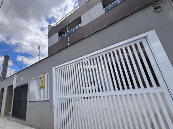 Viva com conforto no melhor da Vila Curuçá em Santo André! Sobrado com 3 Dorms, 2 vagas cobertas e quintal ao lado da Av. Itamarati