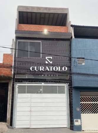 Sobrado com 3 dormitórios, piscina, varanda e 3 vagas - Jardim Roseli
