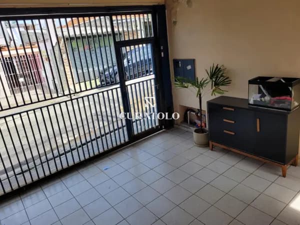 Venha conhecer a casa ideal para viver com conforto na Vila Liviero (região do Sacomã): Casa térrea com 3 quartos, 2 vagas cobertas e quintal