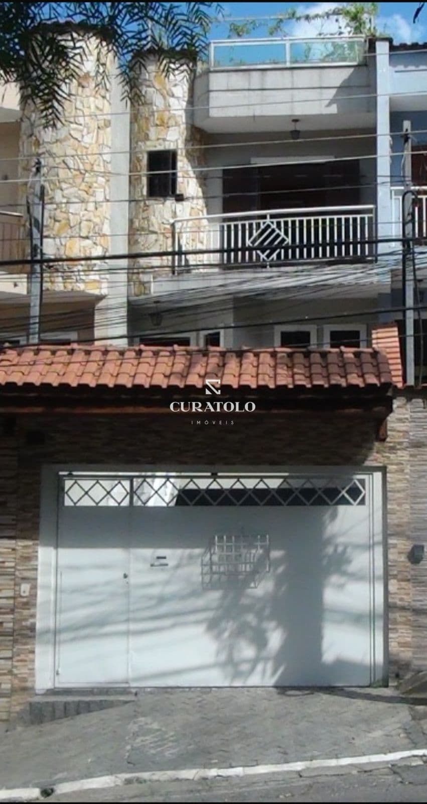 Casa sobrado à venda com 120 m², 5 quartos, varanda e 3 vagas, Cidade Patriarca, São Paulo.