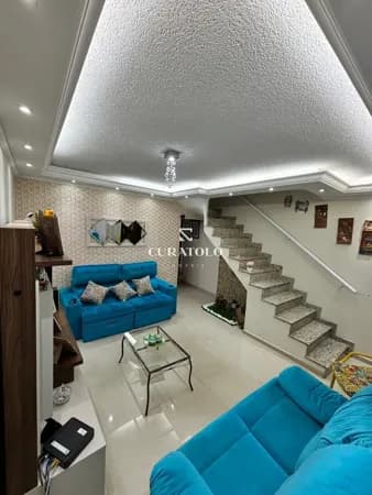 Casa Sobrado à venda no bairro da Vila Formosa, com 2 quartos, 2 vagas e quintal com churrasqueira