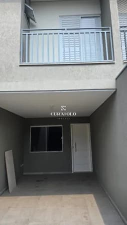 Casa sobrado à venda com 115 m², 3 suítes e 2 vagas na Vila Alpina, São Paulo.