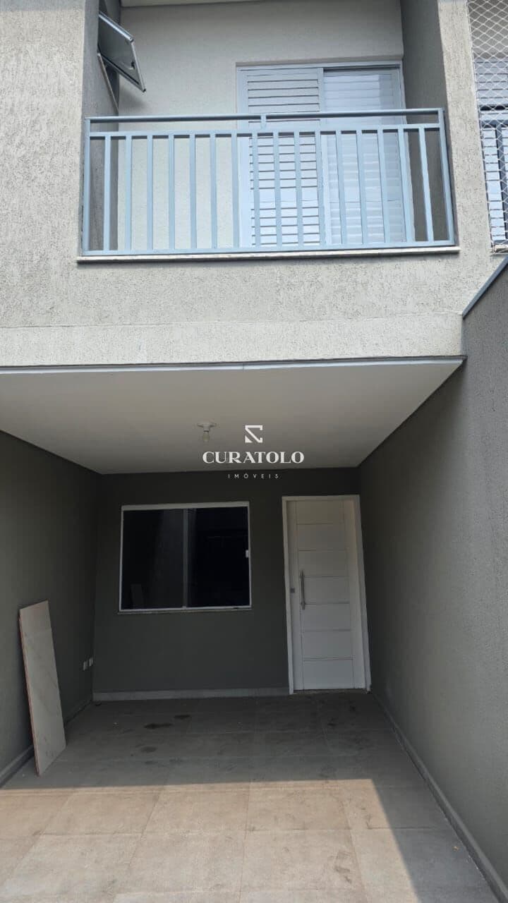Casa sobrado à venda com 115 m², 3 suítes e 2 vagas na Vila Alpina, São Paulo.