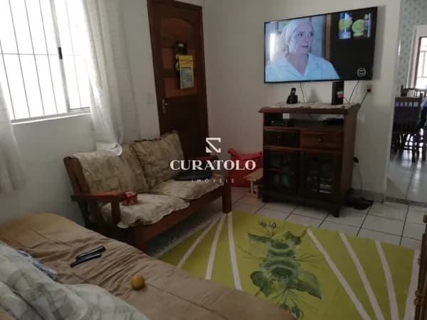 Viva com comodidade na Vila Carmosina, ao lado da Jacú-Pêssego: Casa de 200 m² com 2 Dorms, 2 vagas e quintal