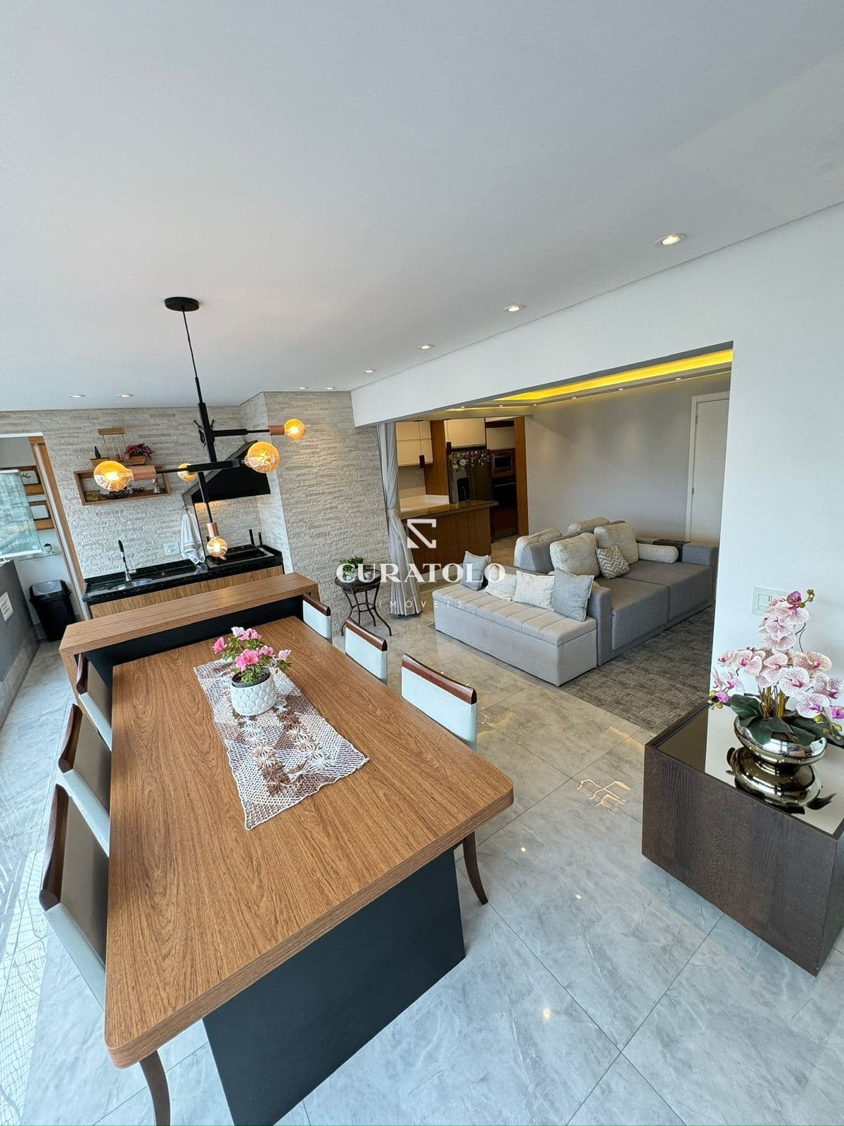 Conheça este incrível apartamento ao lado do Metrô Belém, de amplos 119 m², 3 quartos/suítes, 2 vagas e varanda gourmet - é perfeito para você e sua família.