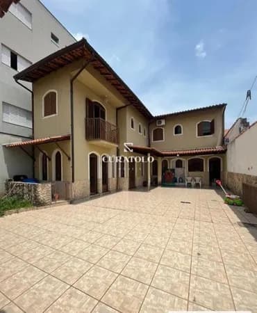 Venha conhecer a casa ideal no Jardim Aricanduva: Belíssimo sobrado com 200m², 3 quartos e 5 vagas cobertas e amplo quintal com churrasqueira