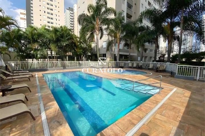 Apartamento à venda com 70 m², 2 quartos, varanda e vaga, Água Branca, São Paulo.