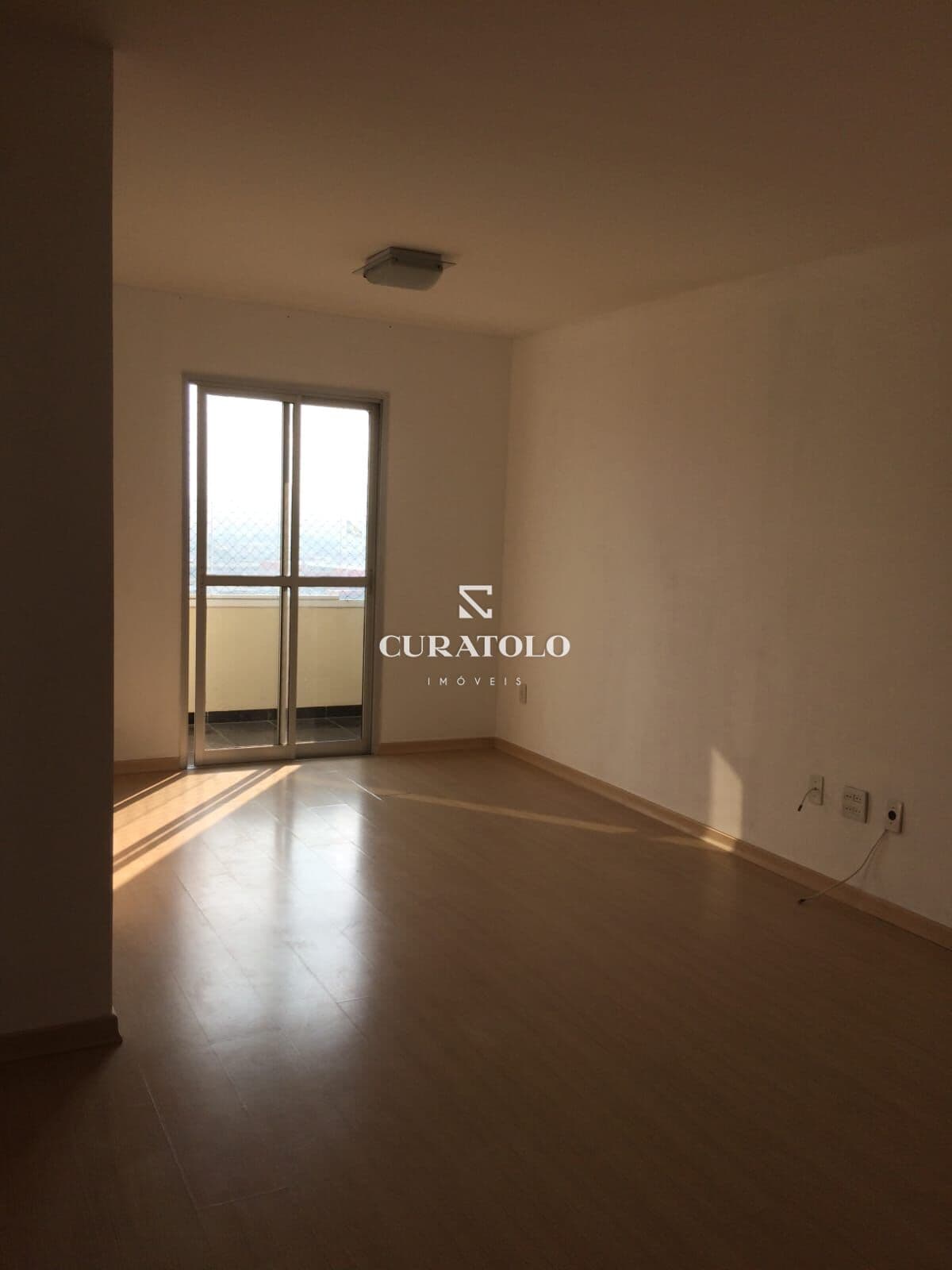 Conheça esse lindo apartamento no Jardim Guaicara, de 56 m², com 2 quartos, varanda e 1 vaga, é perfeito para você e sua família.