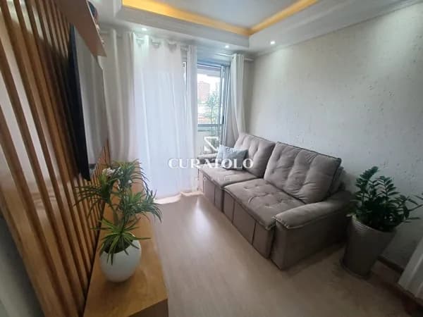Apartamento à venda com 52 m², 2 quartos, vaga e varanda na Vila Prudente, São Paulo.