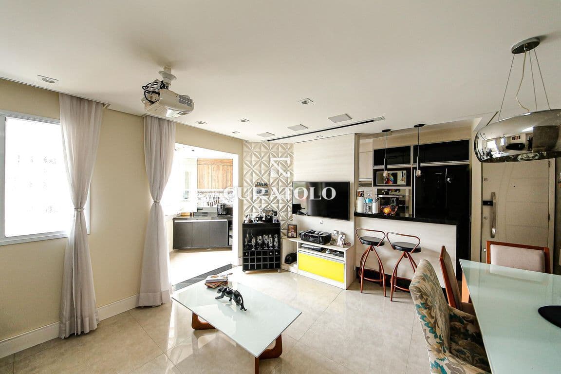 Apartamento à venda com 65 m², 3 quartos, varanda e vaga na Vila Prudente, São Paulo.