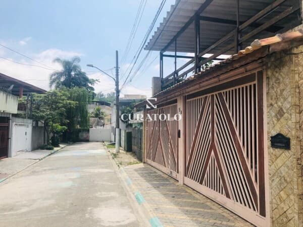 Viva com conforto e espaçoso: Excelente casa na Vila Amália, com 4 Dorms, 4 vagas e área para churrasco