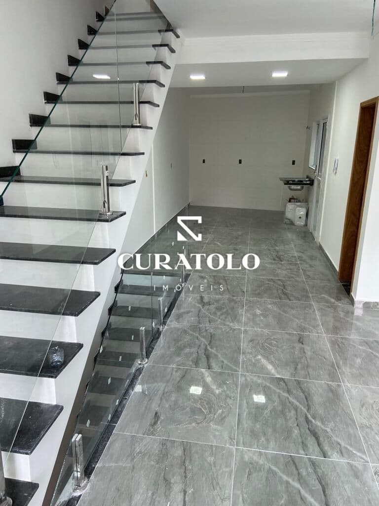 Sobrado com 3 dormitórios, varanda, área gourmet e 3 vagas - Vila Guarani, Santo André