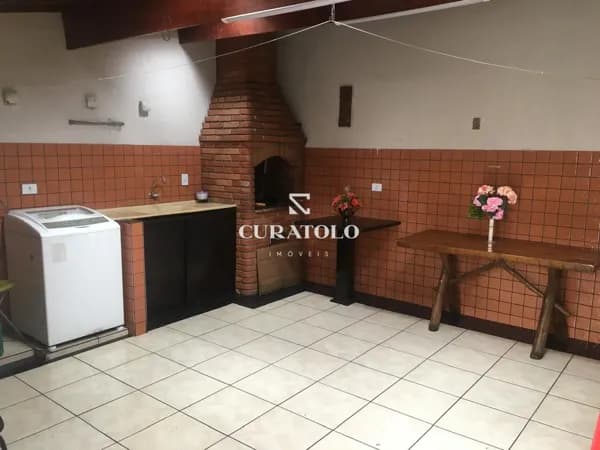Sua nova casa está aqui, em Cangaíba, ao lado da estação Eng. Goulart: Sobrado com ótimos 180 m², 3 quartos, 2 vagas e área gourmet com churrasqueira