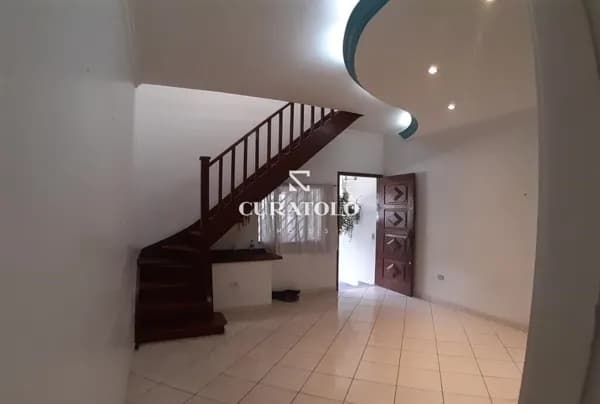 Moradia perfeita para a família: Sobrado com 3 quartos, 2 vagas cobertas e quintal com churrasqueira no Mirandópolis, a 550m da estação Praça da Árvore