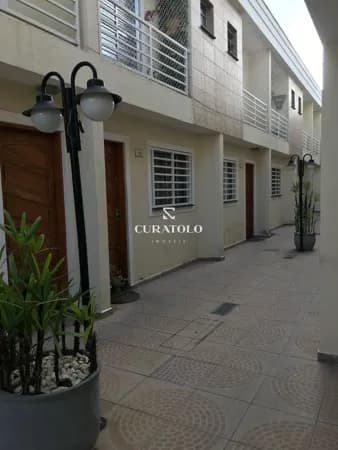Sua nova casa, em condomínio fechado, na Vila União, ao lado do Terminal A.E. Carvalho: com 62 m², 2 quartos/suítes, 1 Vaga e quintal com churrasqueira