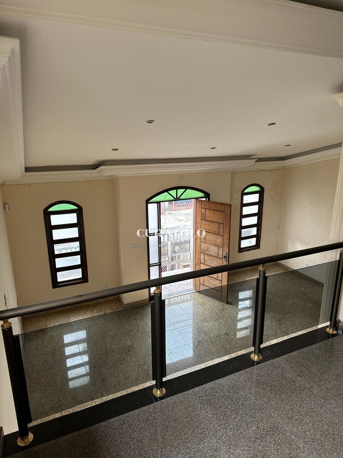 Casa à venda com 300 m², 4 quartos e 2 vagas na Mooca, São Paulo.