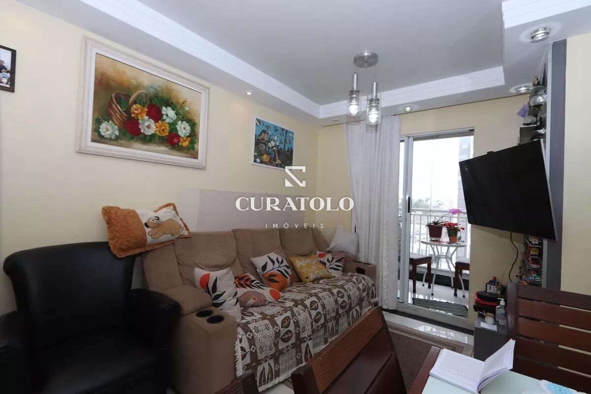 Apartamento à venda com 61 m², 3 quartos, varanda e vaga, Vila Ema, São Paulo.