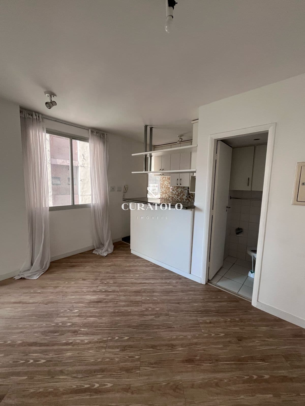 Apartamento aconchegante no Santa Cecília, ao lado do Metrô Marechal, para uma vida urbana incrível! Com 1 Quarto e vaga, para moradia ou investimento.