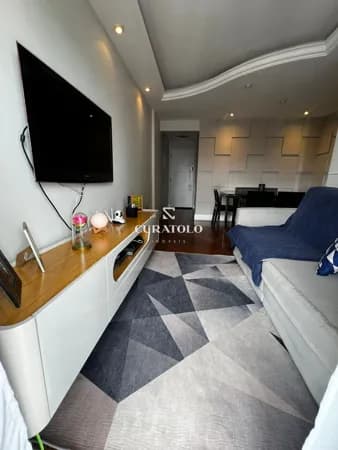 Apartamento à venda com 65 m², 3 quartos, sacada e vaga na Tatuapé, São Paulo.